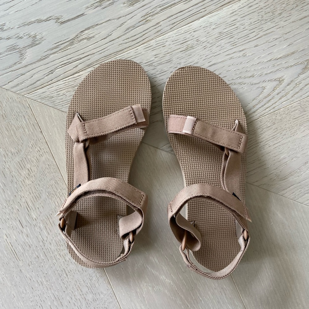 Teva sandals size 8
